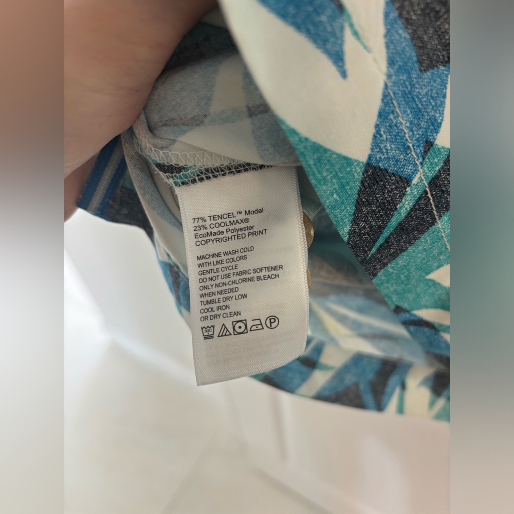 Tommy Bahamas Hawaiian shirt - Picture 4 of 5
